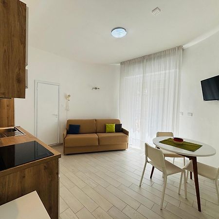 Hotel Iride Suite & Breakfast- Ideale Per Famiglie E Coppie Riccione Exterior photo