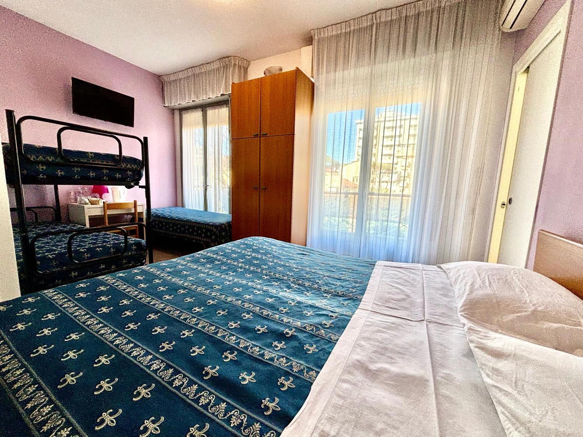 Hotel Iride Suite & Breakfast- Ideale Per Famiglie E Coppie Riccione Exterior photo