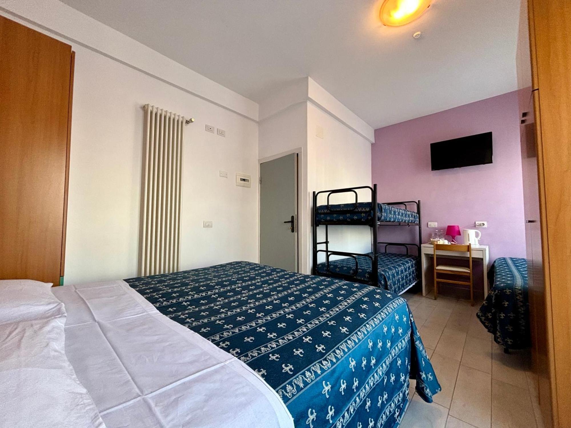 Hotel Iride Suite & Breakfast- Ideale Per Famiglie E Coppie Riccione Exterior photo