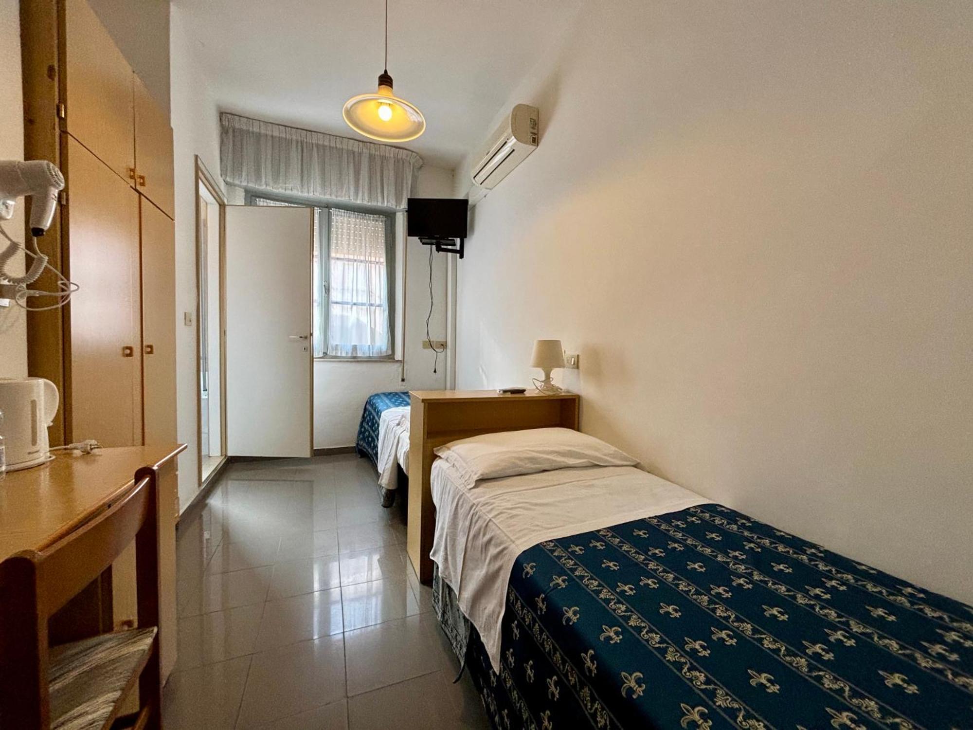 Hotel Iride Suite & Breakfast- Ideale Per Famiglie E Coppie Riccione Exterior photo