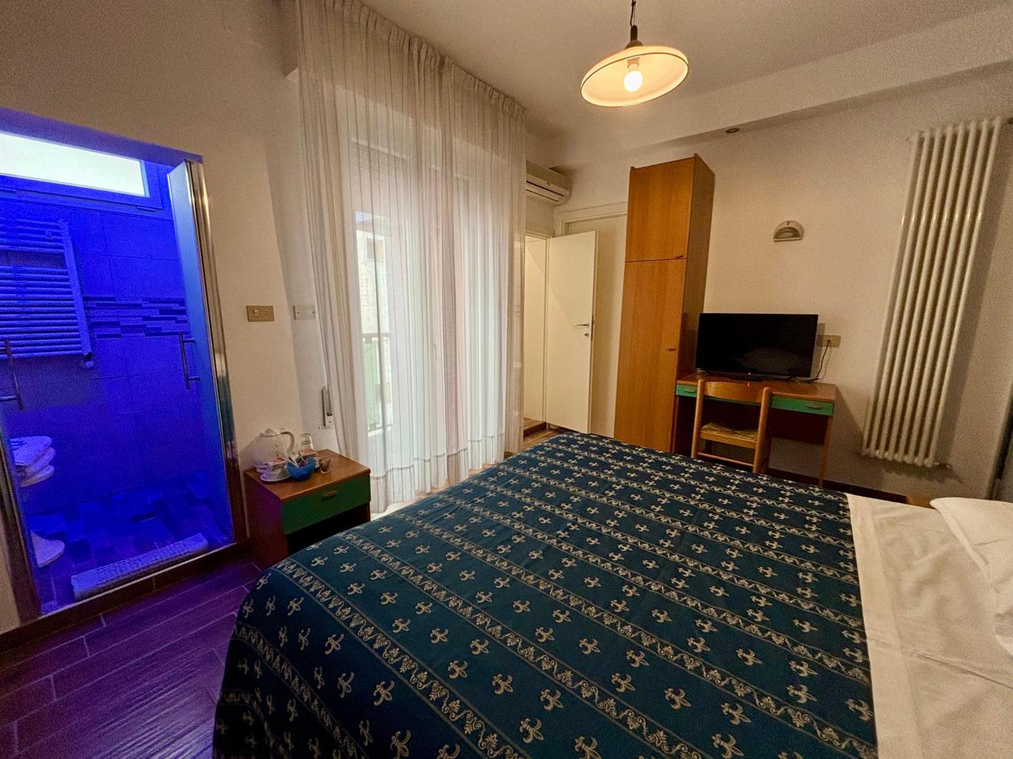Hotel Iride Suite & Breakfast- Ideale Per Famiglie E Coppie Riccione Exterior photo
