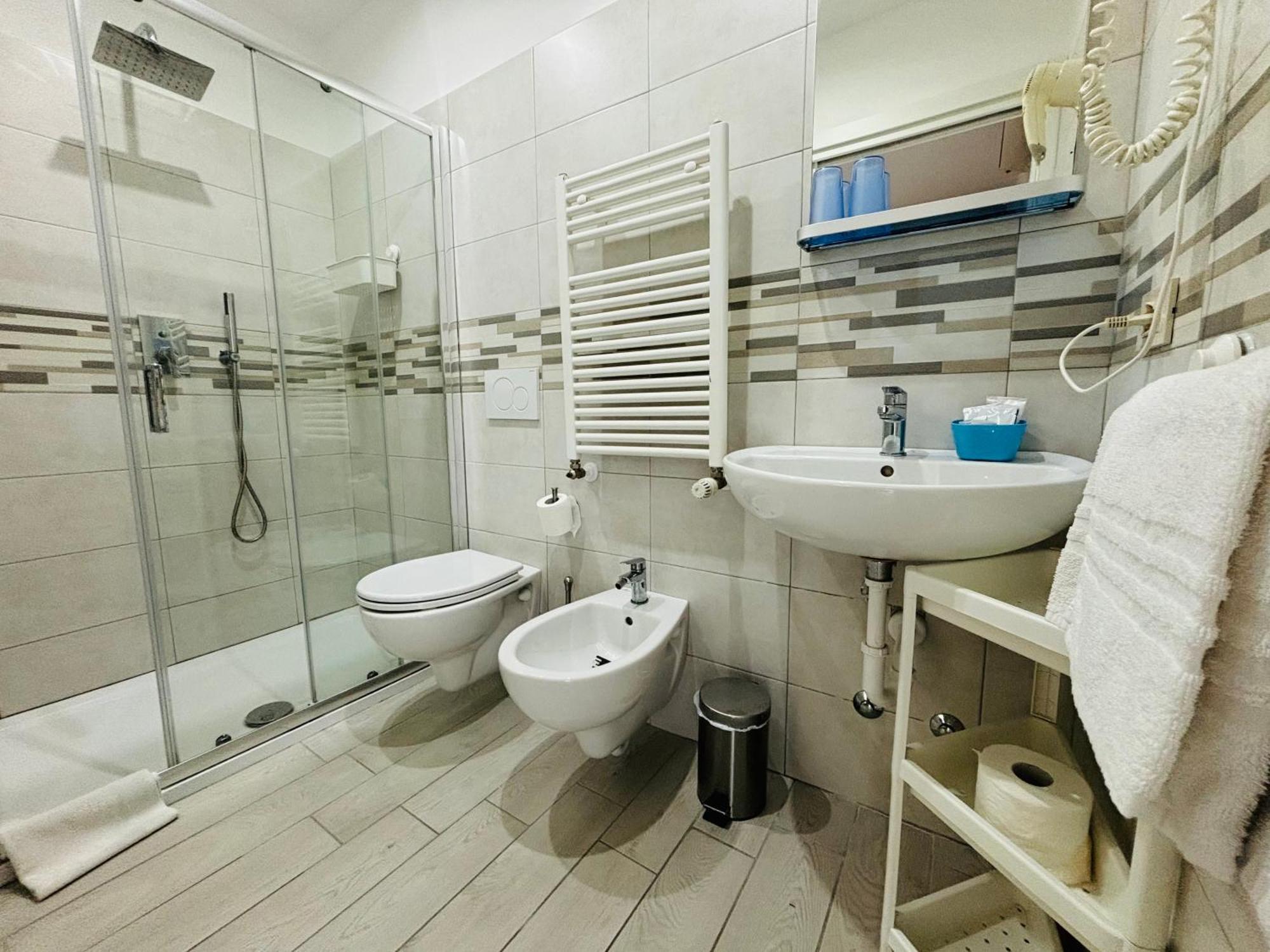 Hotel Iride Suite & Breakfast- Ideale Per Famiglie E Coppie Riccione Exterior photo