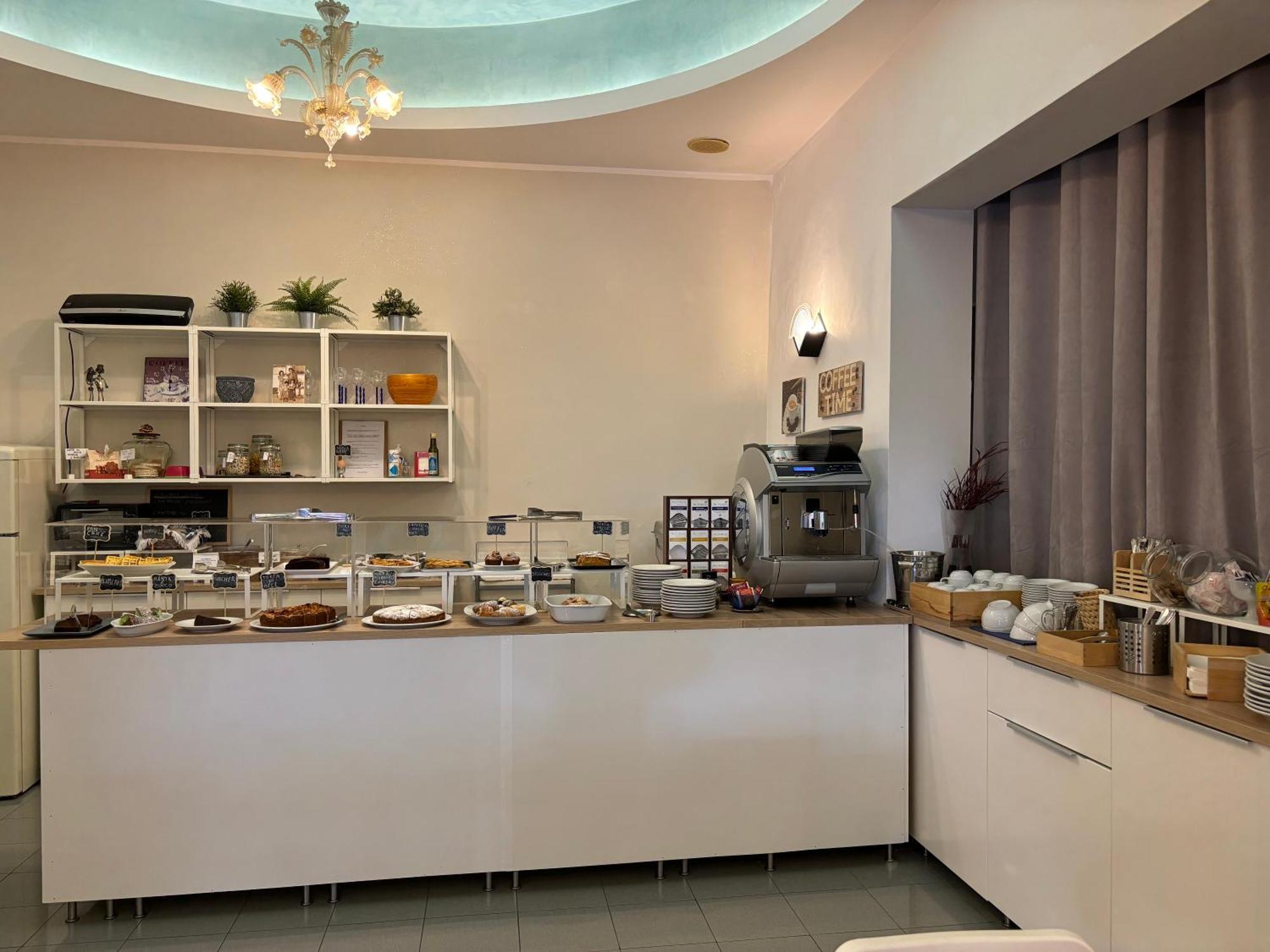 Hotel Iride Suite & Breakfast- Ideale Per Famiglie E Coppie Riccione Exterior photo