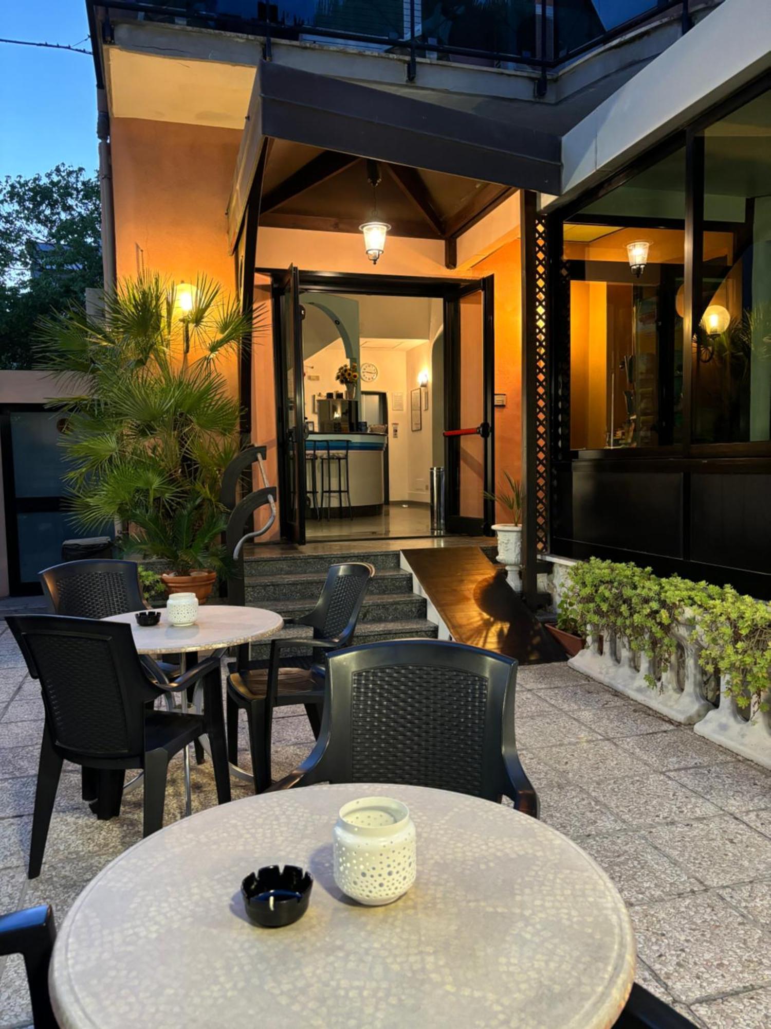 Hotel Iride Suite & Breakfast- Ideale Per Famiglie E Coppie Riccione Exterior photo