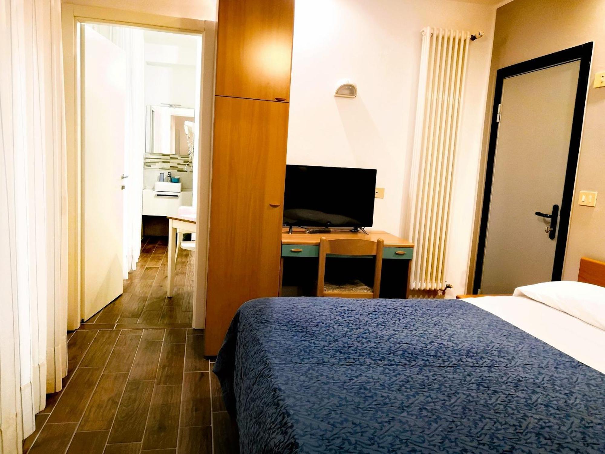 Hotel Iride Suite & Breakfast- Ideale Per Famiglie E Coppie Riccione Exterior photo