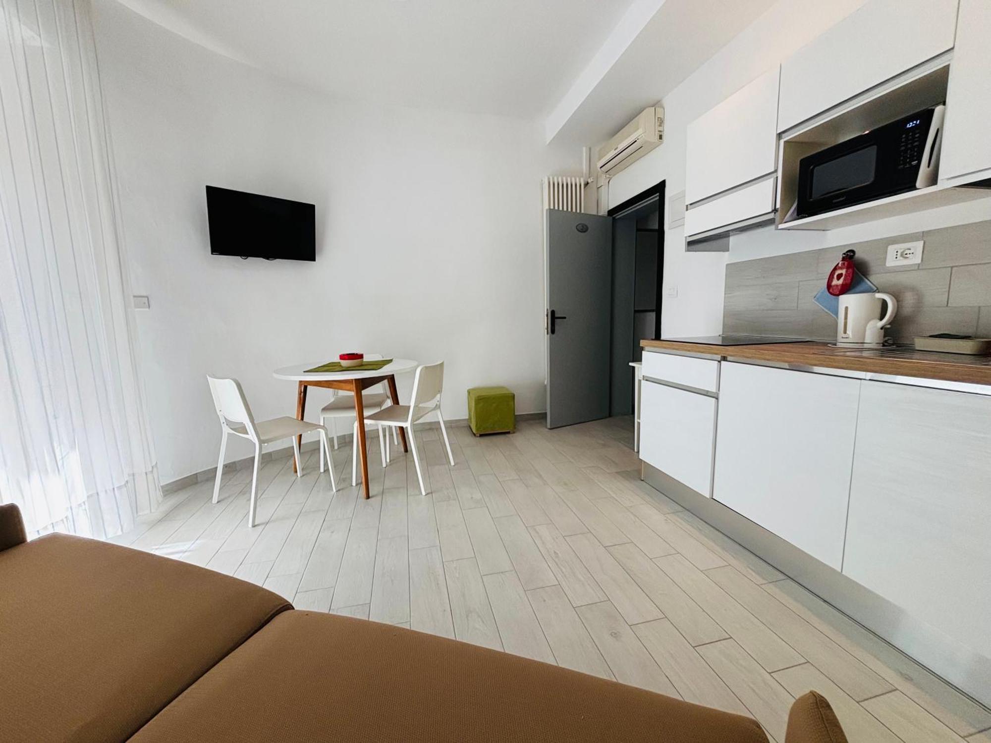 Hotel Iride Suite & Breakfast- Ideale Per Famiglie E Coppie Riccione Exterior photo
