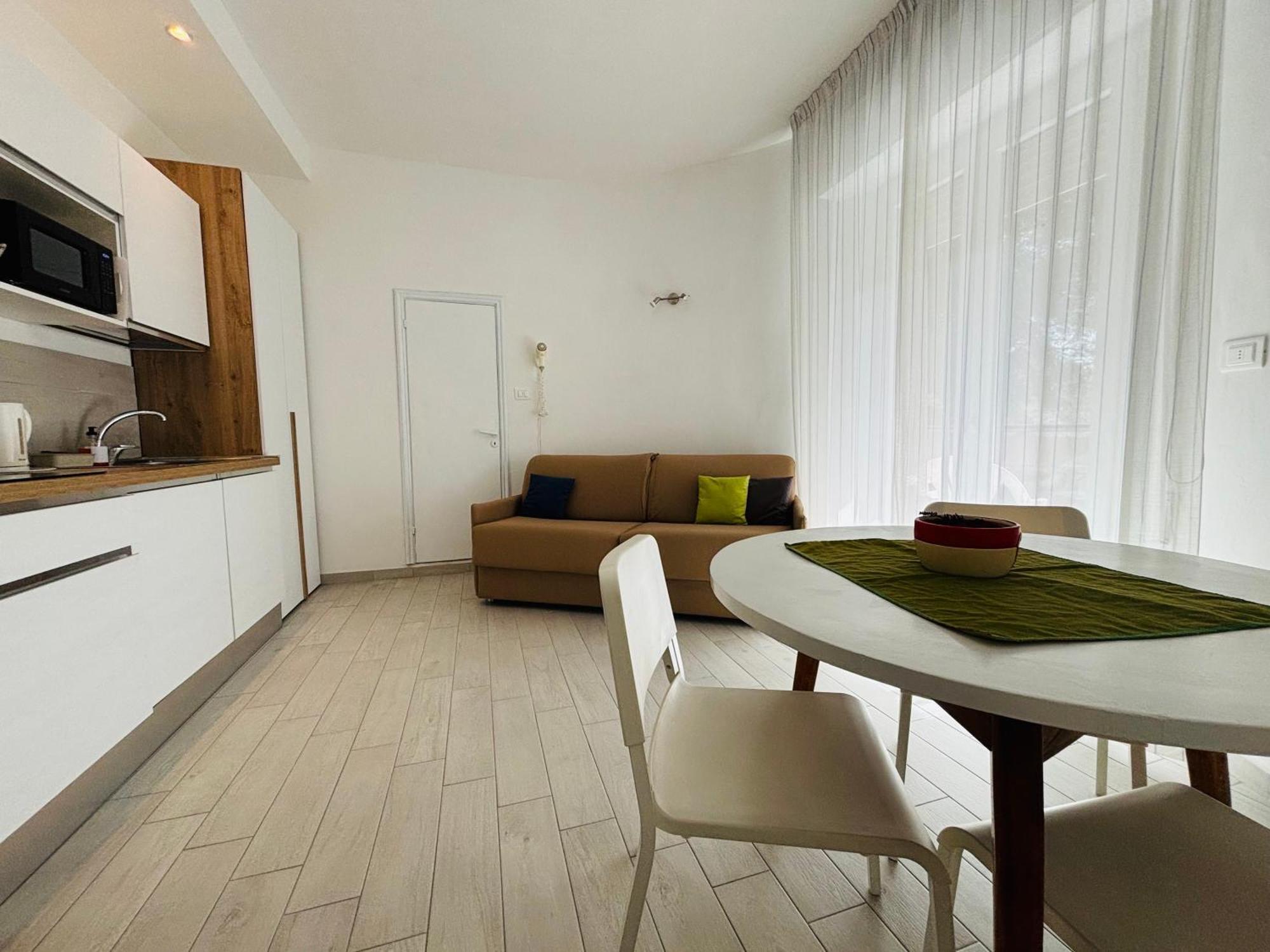 Hotel Iride Suite & Breakfast- Ideale Per Famiglie E Coppie Riccione Exterior photo