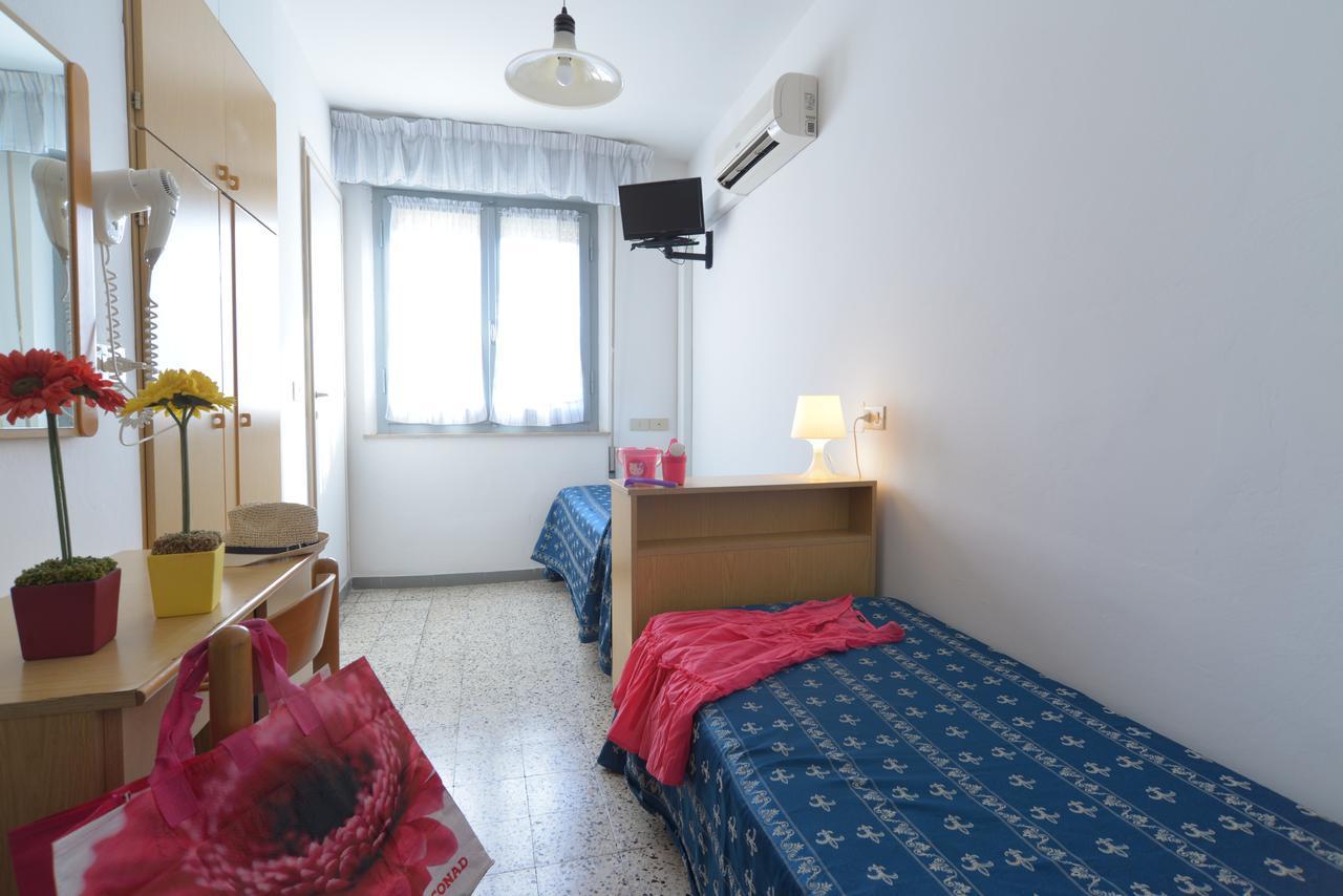 Hotel Iride Suite & Breakfast- Ideale Per Famiglie E Coppie Riccione Exterior photo